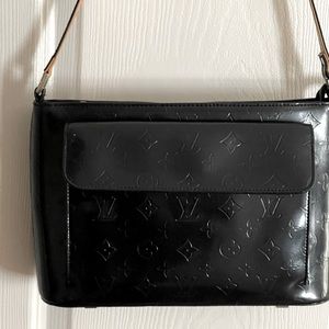 Authentic Louis Vuitton hand bag black vernis